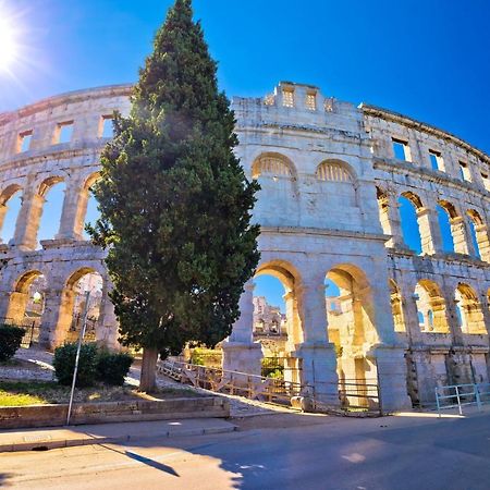 Apartman Monte Rizzi Pula Exterior foto