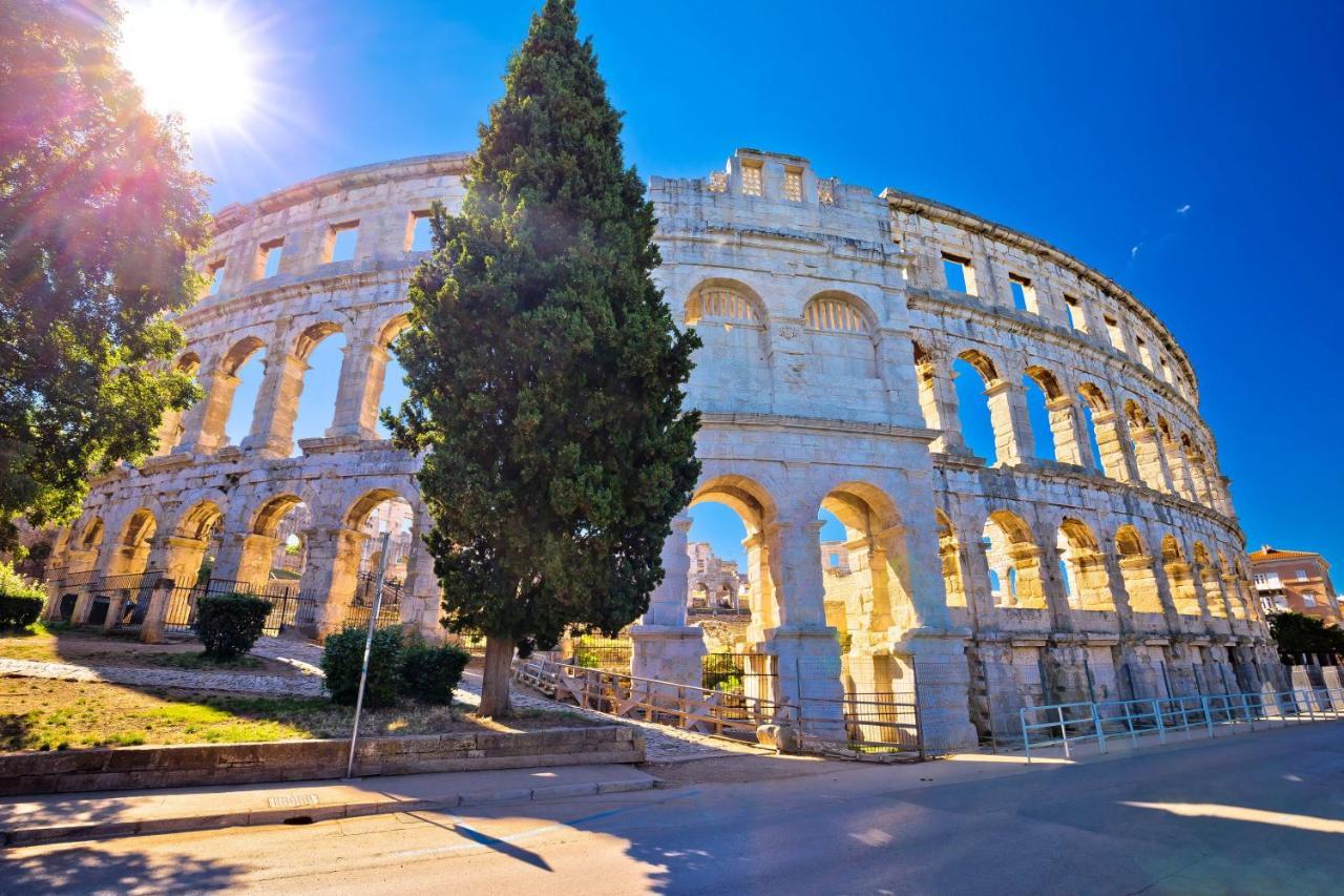 Apartman Monte Rizzi Pula Exterior foto